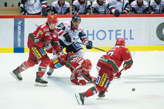 Linköpings Remi Elie mot MoDos Riley Woods, Daniel