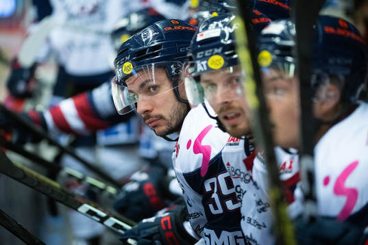 Linköpings Ty Rattie deppar