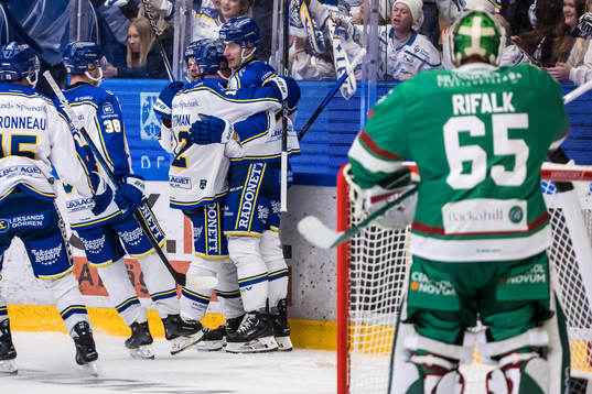 Leksands Carter Ashton jublar med lagkamrater