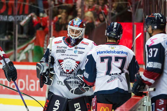 Linköpings målvakt Jesper Myrenberg och Taylor Leier