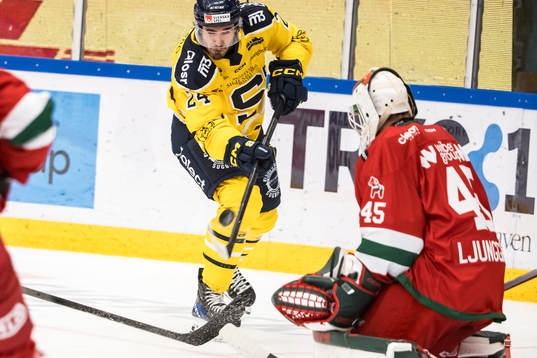 Södertäljes Jacob Dahlström och Moras målvakt Andreas