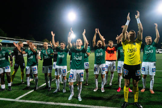 Brages spelare jublar