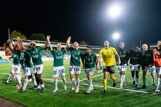 Brages spelare jublar