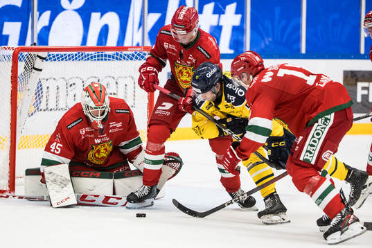 Moras målvakt Andreas Ljunggren och Södertäljes