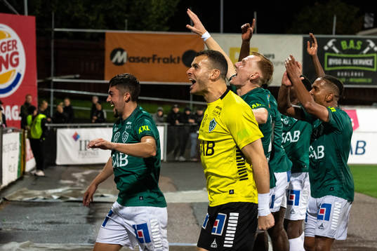 Brages spelare jublar