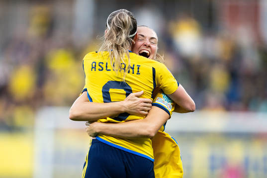 Magdalena Eriksson of Sweden celebrates with Kosovare