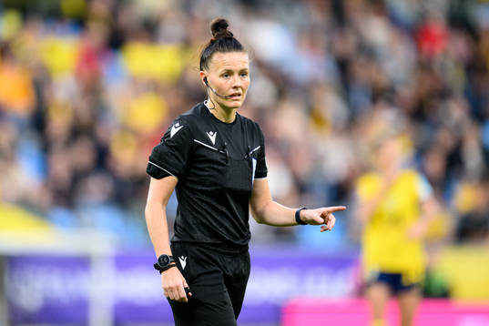 Referee Rebecca Welch