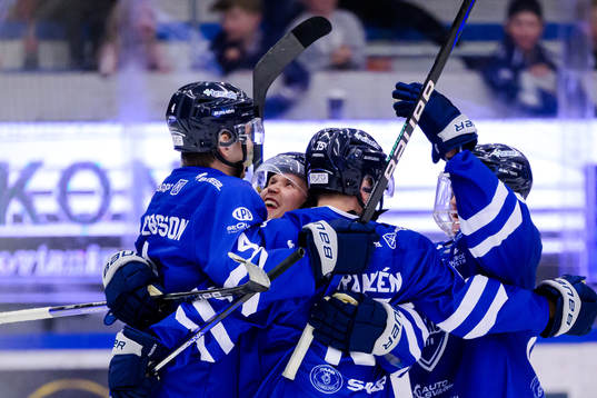 Karlskogas Alexander Leandersson jublar