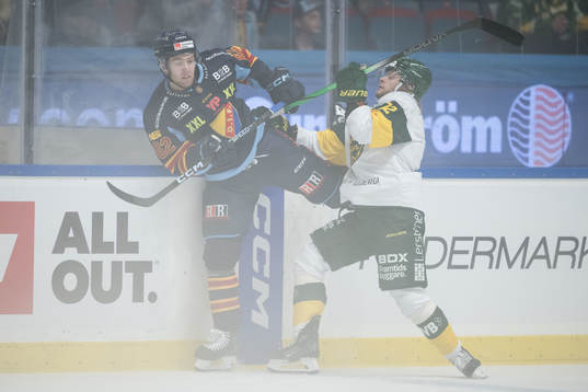 Djurgårdens Wiktor Nilsson och Björklövens Nicolai Meyer