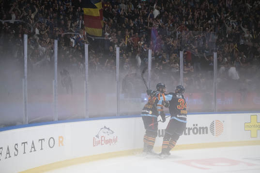 Djurgårdens Ludvig Rensfeldt och Daniel Brodin Jublar