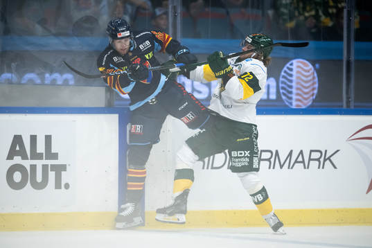 Djurgårdens Wiktor Nilsson och Björklövens Nicolai Meyer