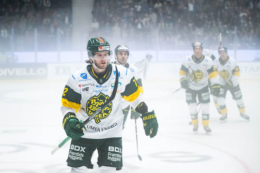 Björklövens Nicolai Meyer jublar