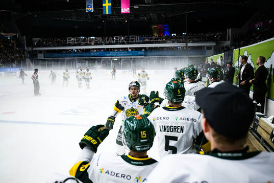 Björklövens Maxime Fortier jublar