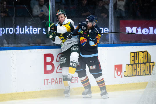 Björklövens Kim Johansson och Djurgårdens Linus Klasen