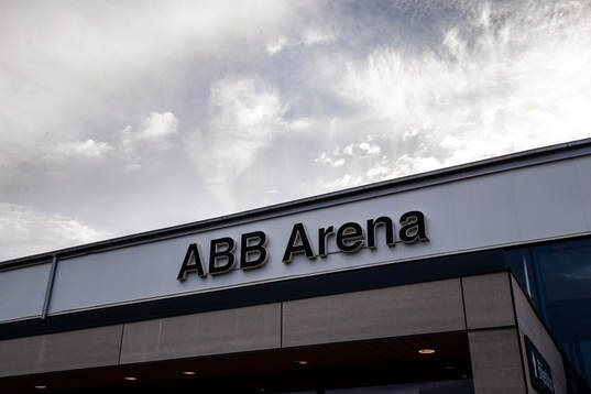 En skylt ovanför entrén till ABB Arena Nord