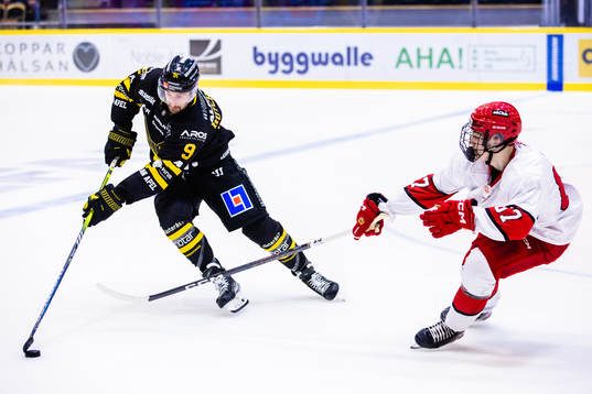 Västerås Nicholas Hutchison och Almtunas Filip Ekberg