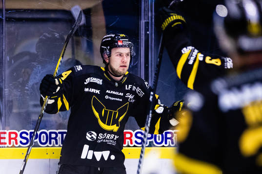 Västerås Kyle Topping jublar