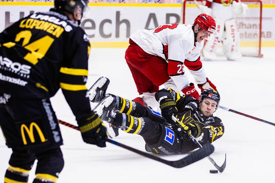 Västerås Kyle Topping och Almtunas Hugo Blixt