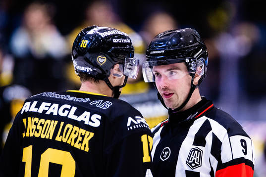 Västerås Jimmie Jansson Lorek och domare Filip Eriksson