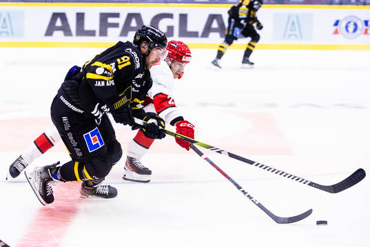 Västerås Nicholas Hutchison och Almtunas Hugo Blixt