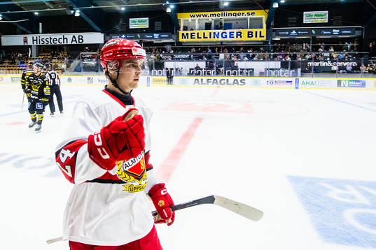 Almtunas Elliot Ekmark jublar