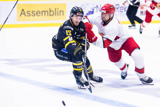 Västerås Jared Dmytriw och Almtunas Victor Aronsson