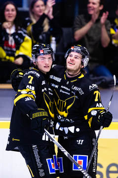 Västerås Hannes Hellberg (v) jublar med Gabriel Kangas (h)