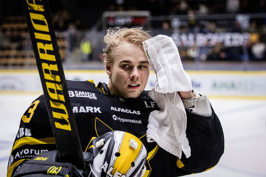 Västerås målvakt Niilo Halonen deppar