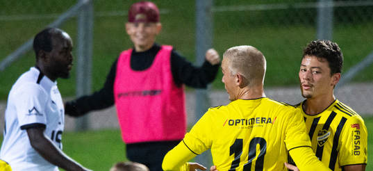 Jubel i matchen i division 2 mellan IFK Hässleholm och IFK