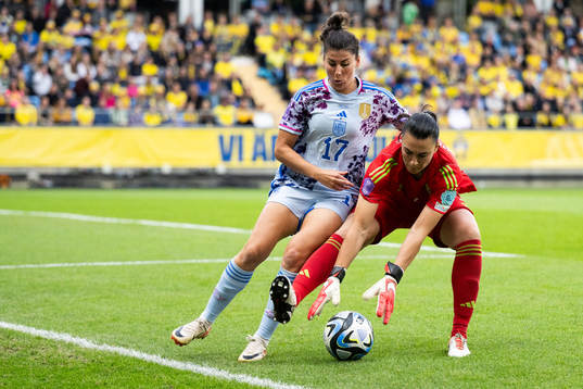 Lucía García Córdoba of Spain and goalkeeper Zecira