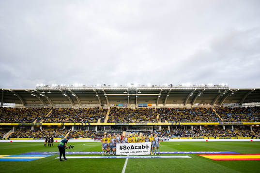Players of Sweden and of Spain