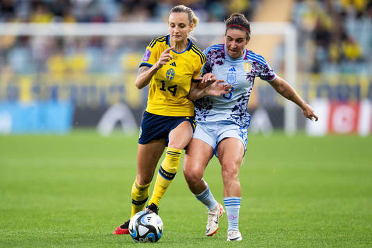 Nathalie Björn of Sweden and Mariona Caldentey of Spain