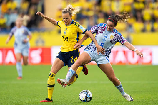 Nathalie Björn of Sweden and Mariona Caldentey of Spain