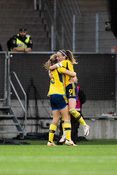 Magdalena Eriksson of Sweden celebrates with Kosovare