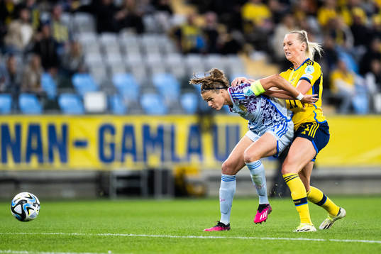 Irene Paredes of Spain and Stina Blackstenius of Sweden