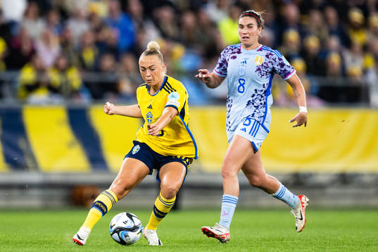 Hanna Bennison of Sweden and Mariona Caldentey of Spain