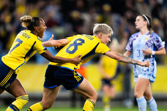 Lina Hurtig of Sweden celebrates with Madelen Janogy