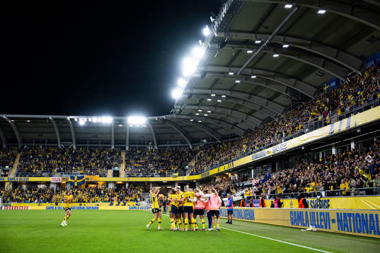 Lina Hurtig of Sweden celebrates with team mates