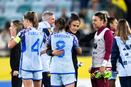 Mariona Caldentey and Head coach Montse Tomé of Spain