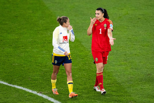 Filippa Angeldahl and goalkeeper Zecira Musovic of Sweden