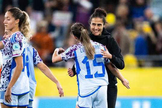 Eva Maria Navarro Garcia and Head coach Montse Tomé of