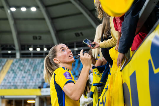 Linda Sembrant of Sweden writes autographs