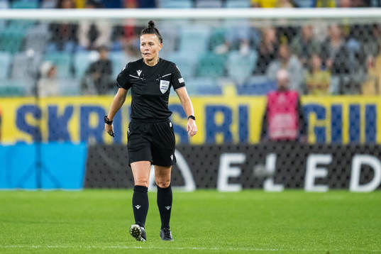 Referee Rebecca Welch