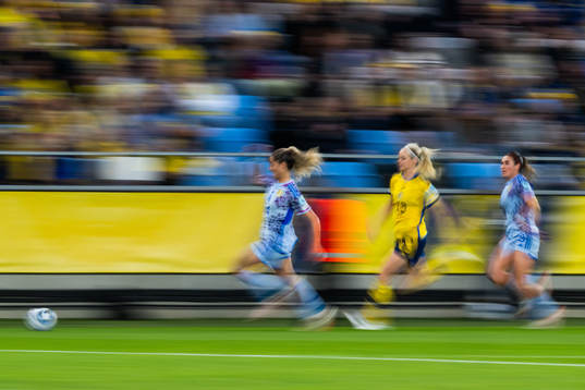 Laia Aleixandri and Mariona Caldentey of Spain against