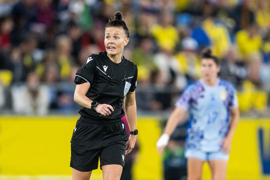 Referee Rebecca Welch