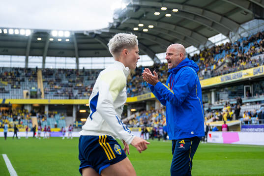 Lina Hurtig and assistant coach Magnus Wikman of Sweden