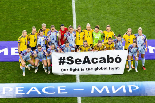 Players of Sweden and of Spain