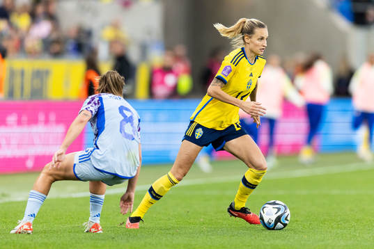 Mariona Caldentey of Spain and Nathalie Björn of Sweden