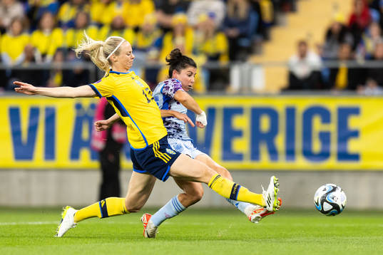 Amanda Ilestedt of Sweden and Lucía García Córdoba of