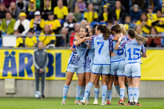 Mariona Caldentey of Spain celebrates scoring 2-3 with team